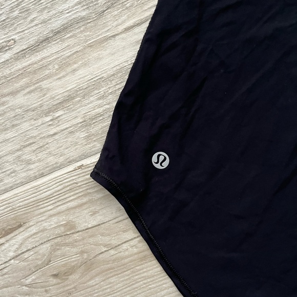 Lululemon T-shirt - Picture 4 of 4